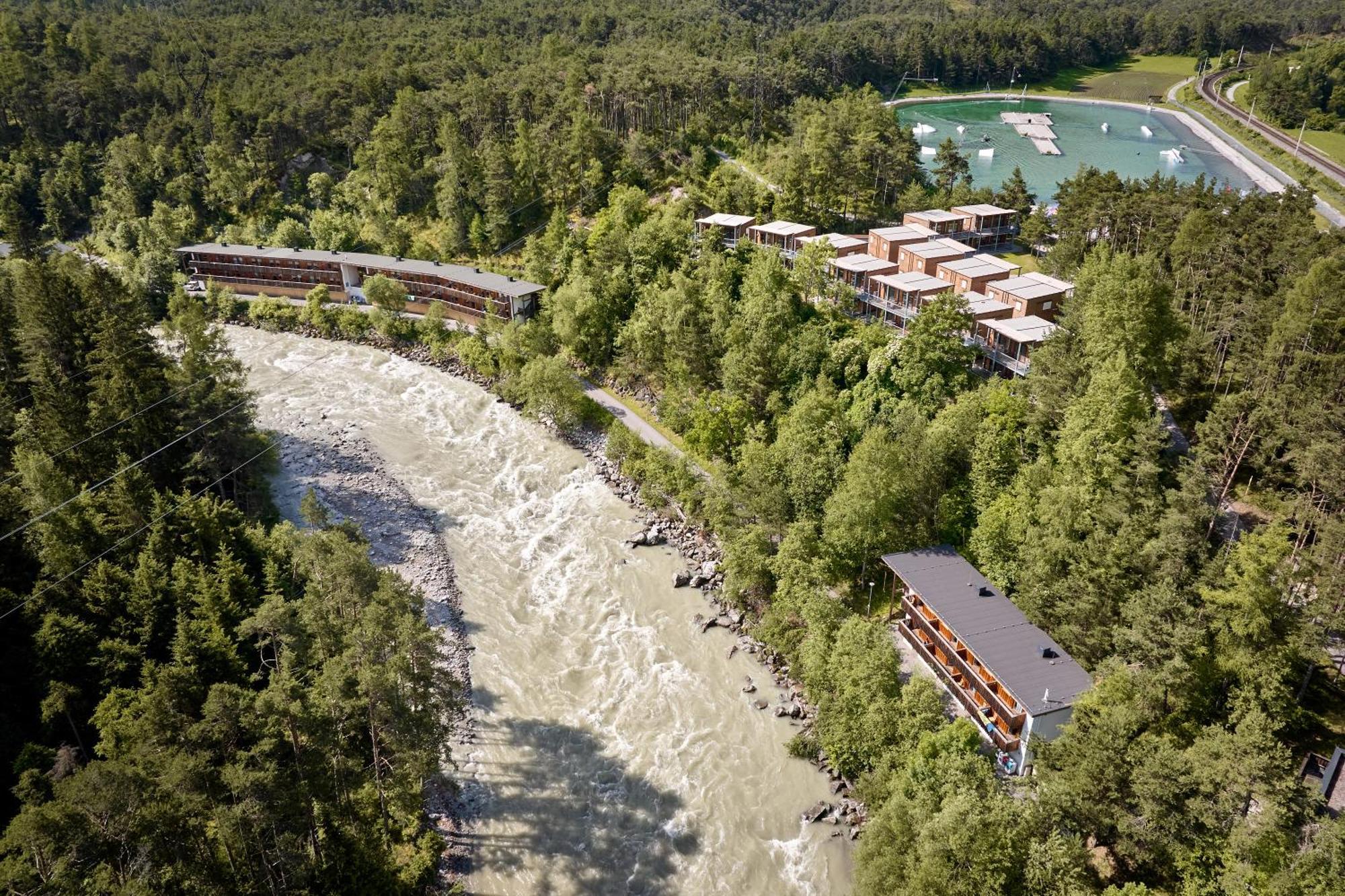Area 47 - Tirol Hotel Ötztal-Bahnhof Екстериор снимка