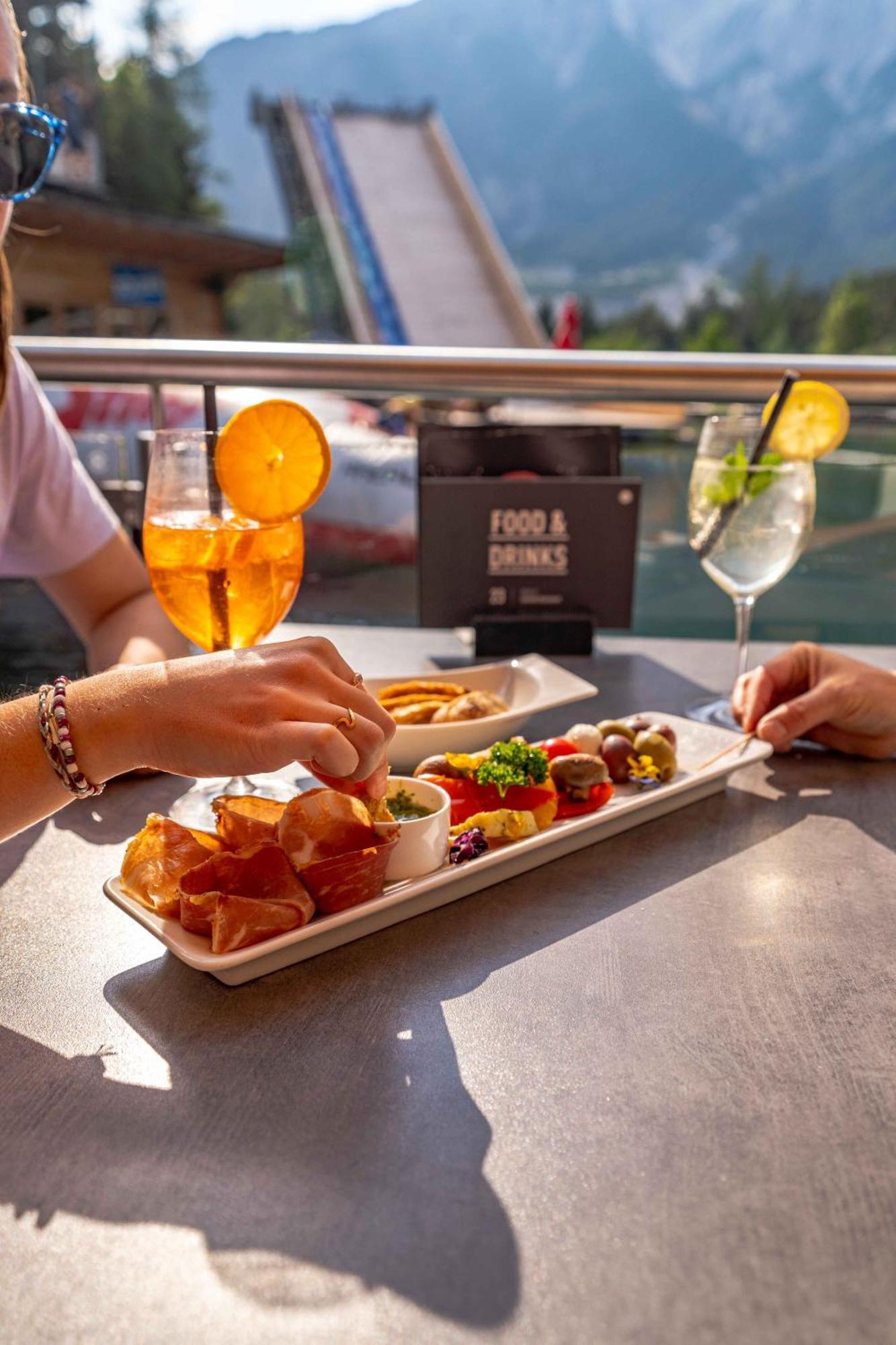 Area 47 - Tirol Hotel Ötztal-Bahnhof Екстериор снимка